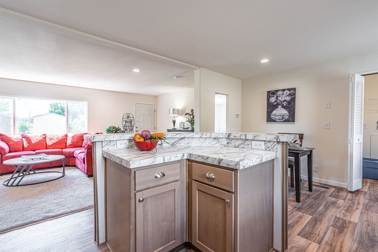 Eagle 28483s kitchen home features