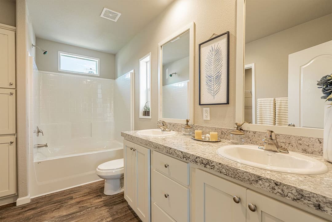 Evergreen 28603e bathroom home features